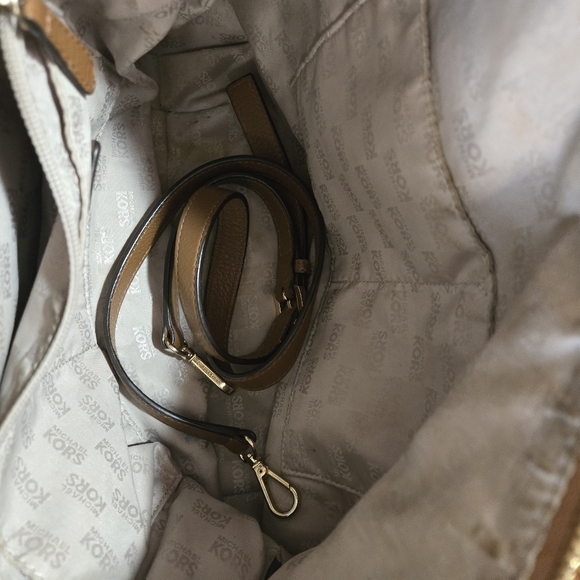 Michael Kors Smooth Leather Shoulder Bag EUC - Picture 7 of 14